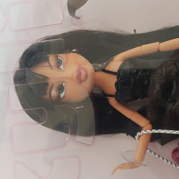 Bratz X Kylie Jenner Day Fashion Doll - Picture 8 of 11